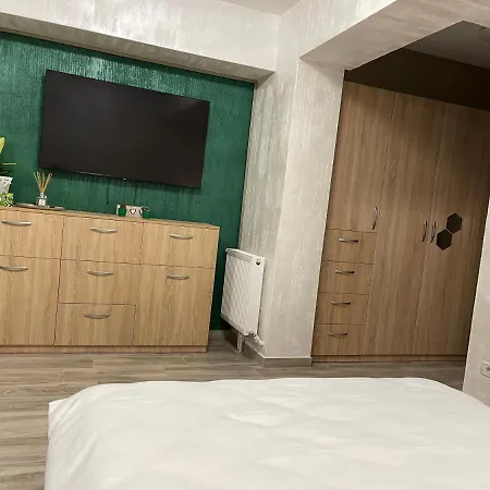 Jade Luxury Studio *
